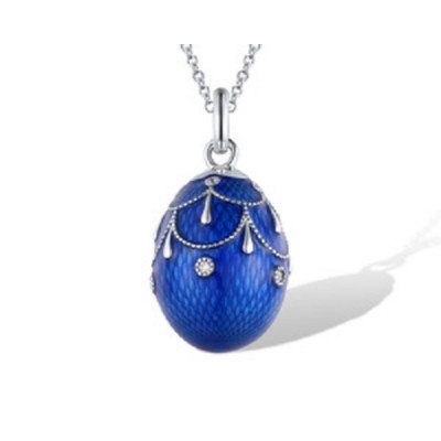 Ciondolo con Catena Elegante | Gioiello Raffinato. Elegant Pendant with Chain | Refined Jewelry