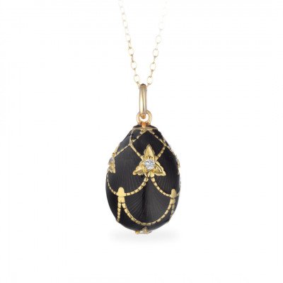 Ciondolo con Catena Elegante | Gioiello Raffinato. Elegant Pendant with Chain | Refined Jewelry