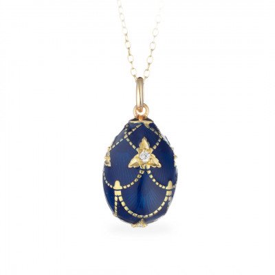 Ciondolo con Catena Elegante | Gioiello Raffinato. Elegant Pendant with Chain | Refined Jewelry