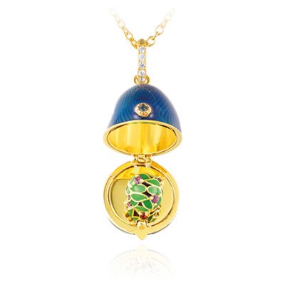 Ciondolo con Catena Elegante | Gioiello Raffinato. Elegant Pendant with Chain | Refined Jewelry