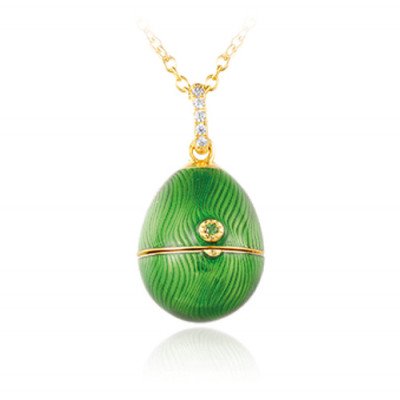 Ciondolo con Catena Elegante | Gioiello Raffinato. Elegant Pendant with Chain | Refined Jewelry