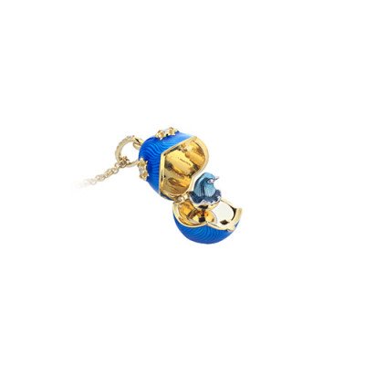 Ciondolo con Catena Elegante | Gioiello Raffinato. Elegant Pendant with Chain | Refined Jewelry
