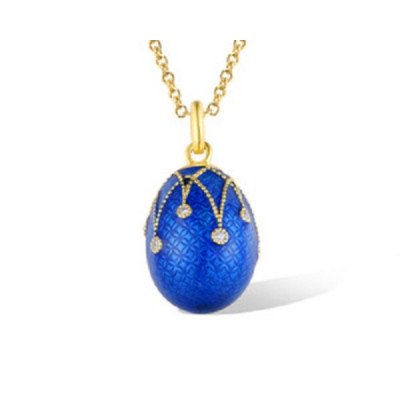 Ciondolo con Catena Elegante | Gioiello Raffinato. Elegant Pendant with Chain | Refined Jewelry