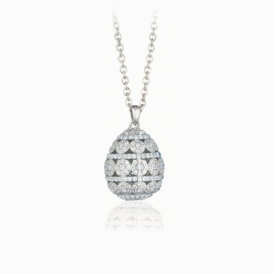 Ciondolo con Catena Elegante | Gioiello Raffinato. Elegant Pendant with Chain | Refined Jewelry